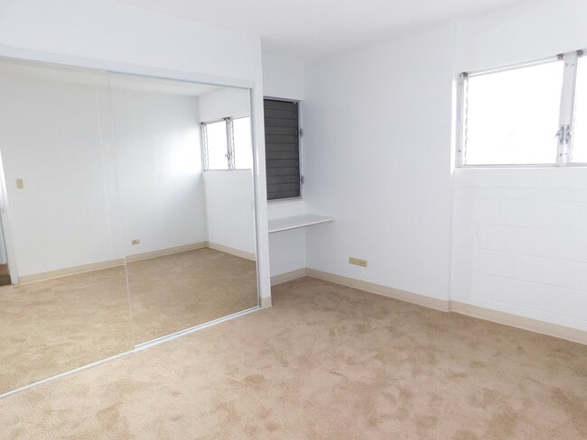Building Photo - Spacious 2-Bedroom 1-Bath and 1-Parking at...