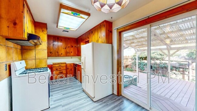 Building Photo - 2250 Old River Rd