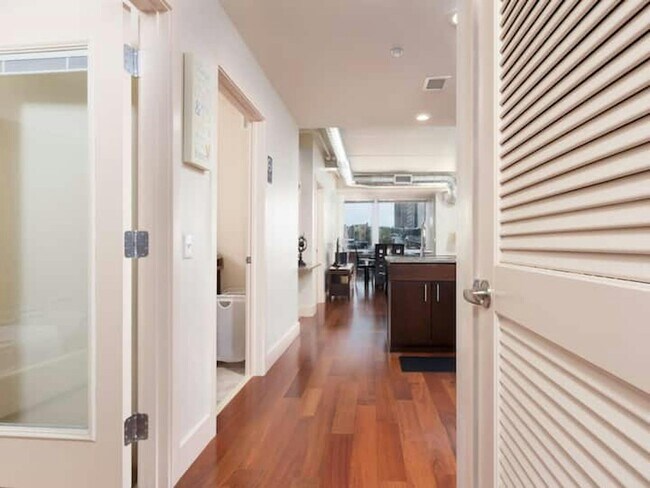 Lobby - 2017 Chestnut St