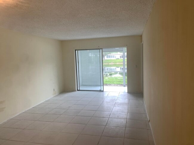 Building Photo - 220 Lake Constance Dr
