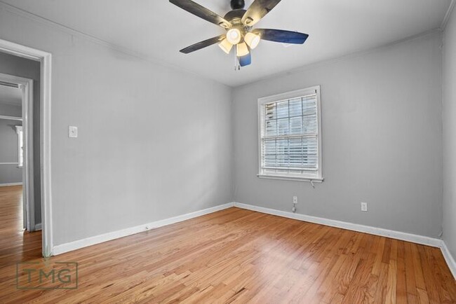 Building Photo - Newly Remodeled 2/1 in Kendall Whittier! M...