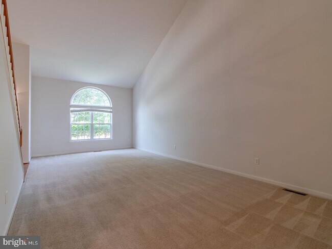 Building Photo - 31171 Mills Chase Dr