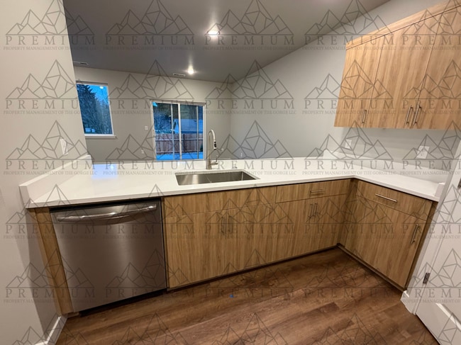 Building Photo - 1st MONTH FREE - 3 BED 2.5 BATH NEW BUILD!