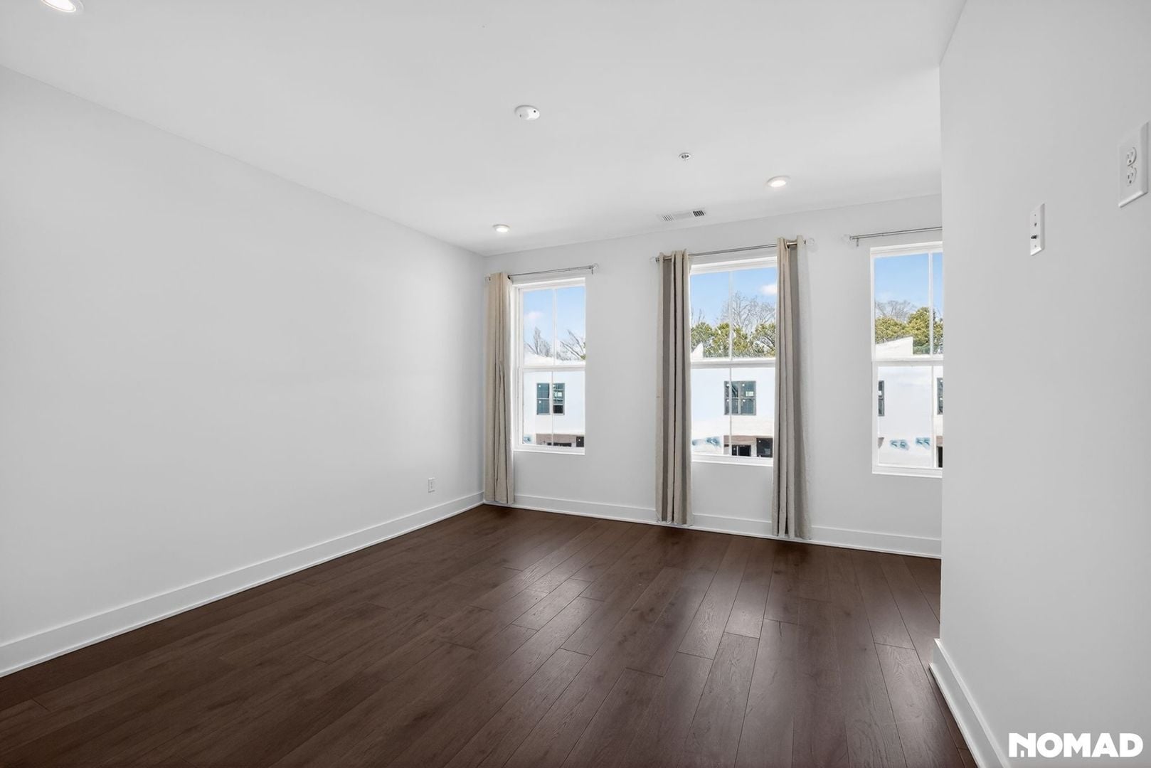 Building Photo - 201 New St