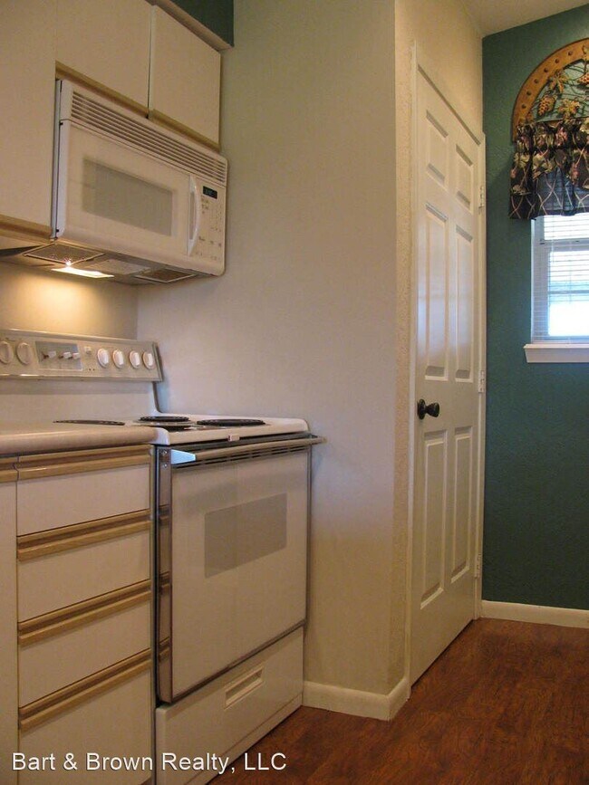 Building Photo - 110 W Rockford Dr