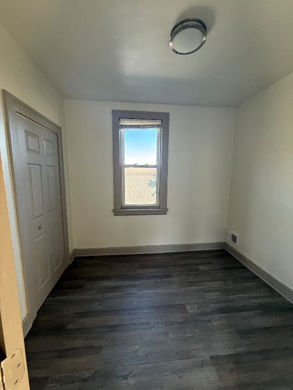 Building Photo - 1342 W 69th St