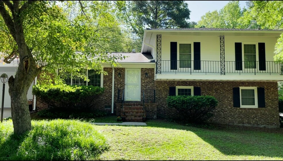 Building Photo - 419 Sharon Rd