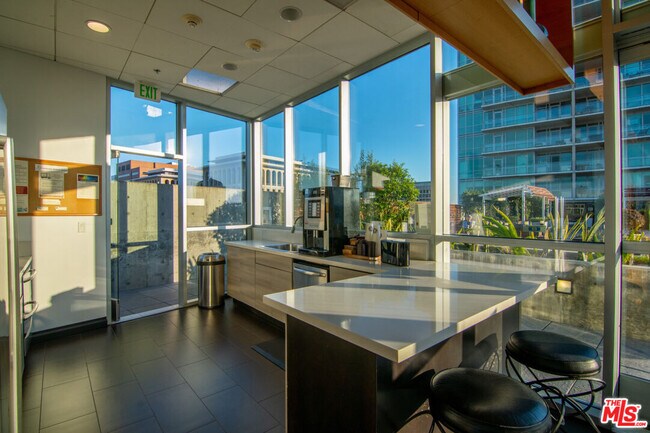 Building Photo - 3785 Wilshire Blvd