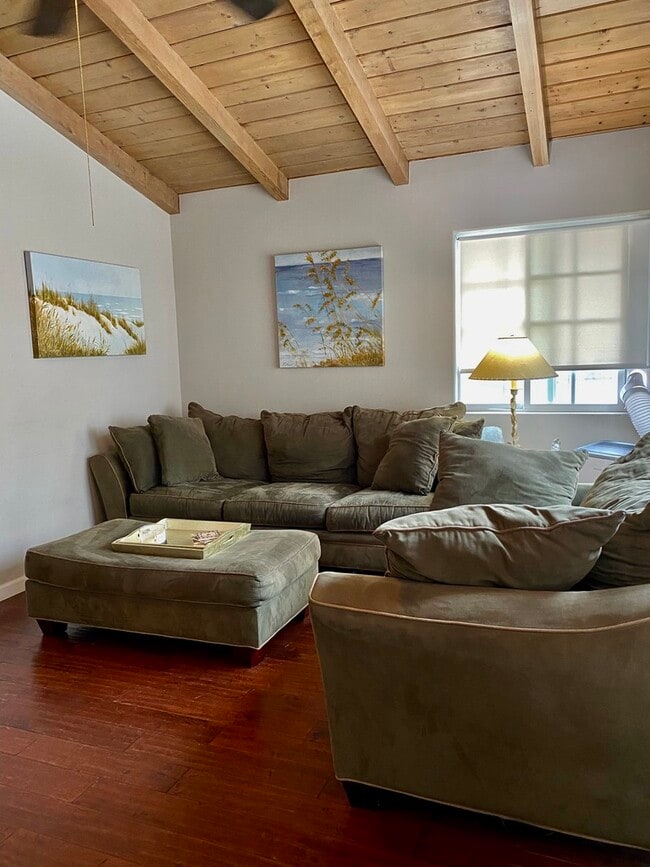 Building Photo - 224 Seaview St