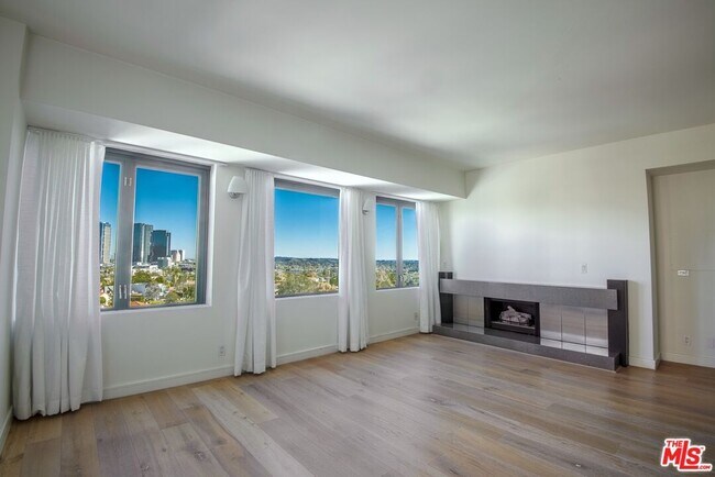 Building Photo - 10520 Wilshire Blvd