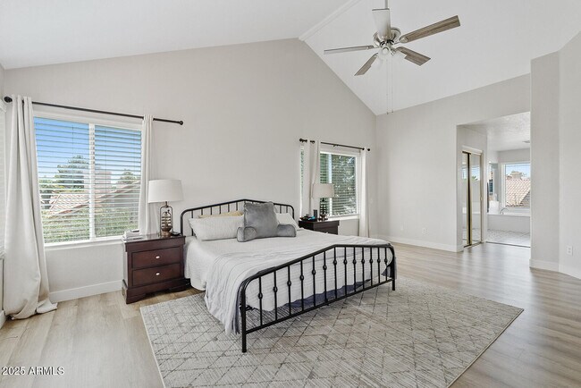 Building Photo - 1290 N Granada Dr