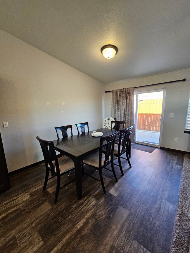 Building Photo - 4 BED | 2 BATH | DOUBLE GARAGE | RAPID VALLEY