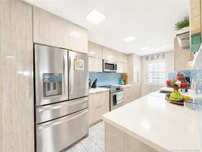 Building Photo - 10044 S Ocean Dr