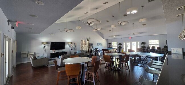 Building Photo - 108 Pompano Dr SE
