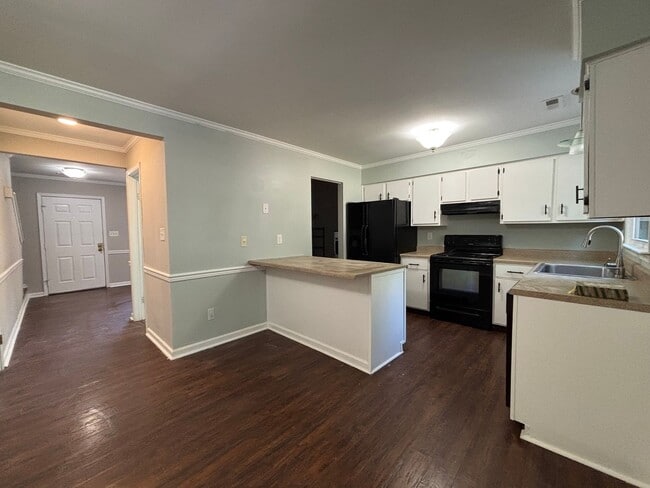 Building Photo - Townhouse Ready for Rent