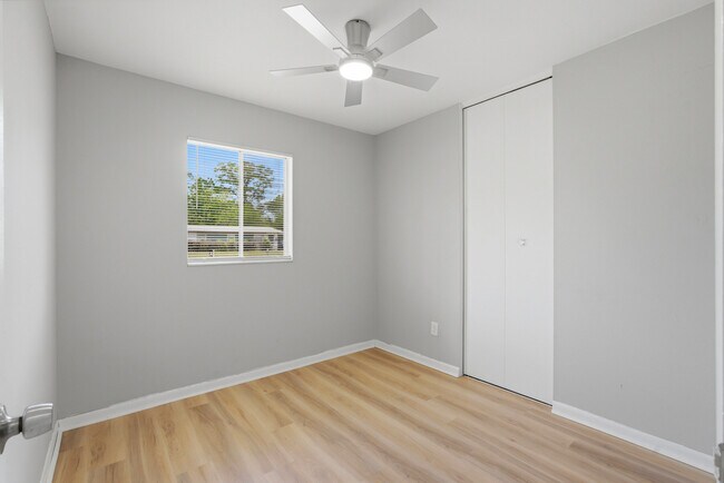 Building Photo - 2505 Lourdes Dr W