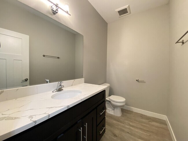 Building Photo - 686 Stone Haven Dr NE