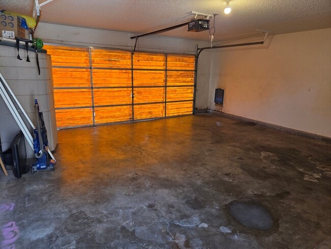 Building Photo - Adorable 3 Bed/2 Bath Paseo Village Townhome