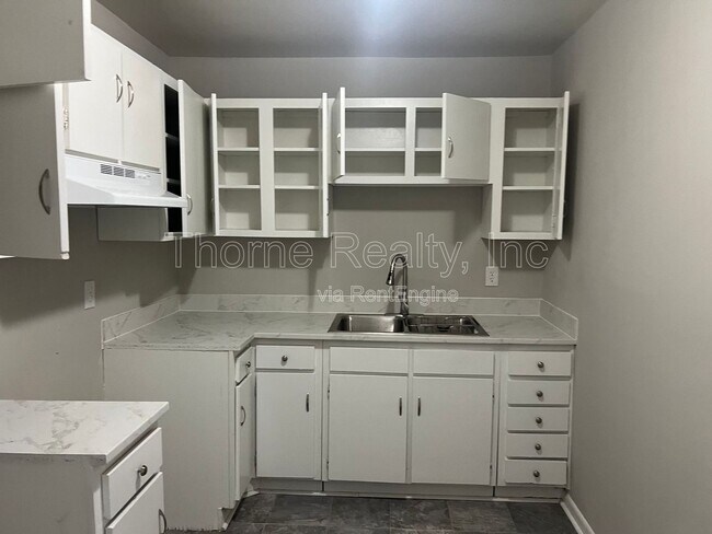 Building Photo - 400 E Northern Blvd