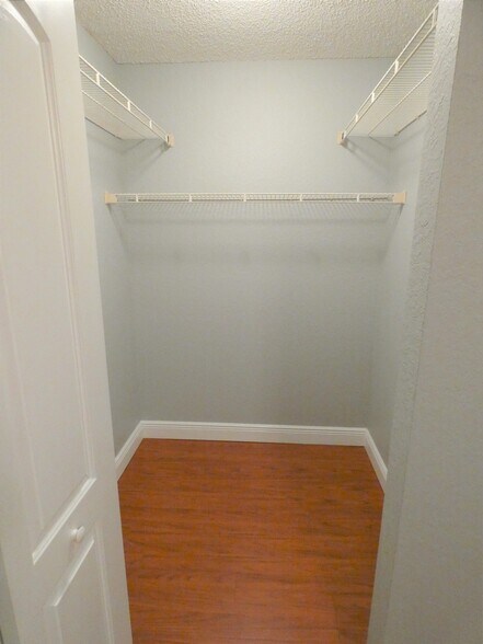 Building Photo - 2810 N Oakland Forest Dr