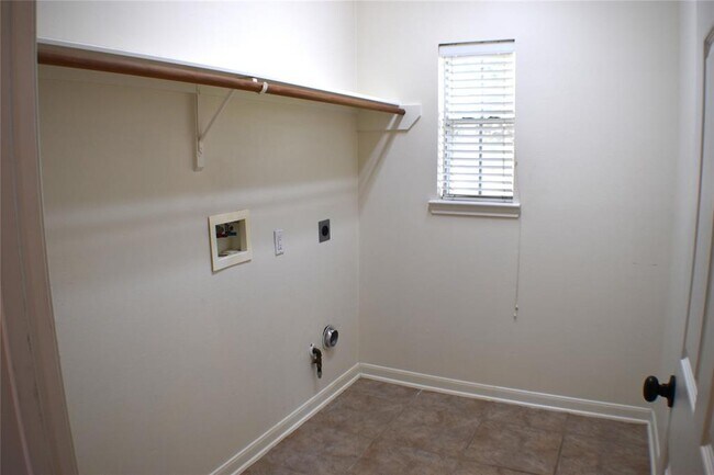 Building Photo - 9106 Memorial Pines Way