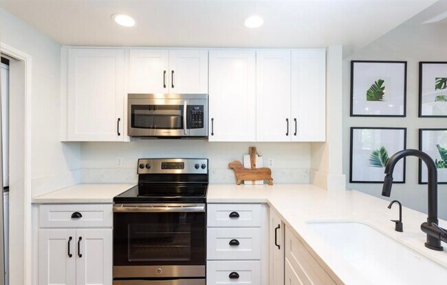 Building Photo - 2216 River Run Dr