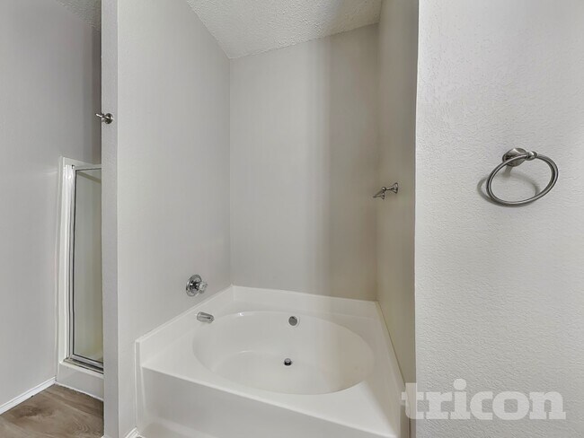 Building Photo - 304 Dakota Dr