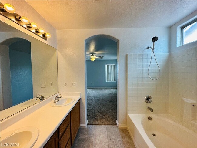 Building Photo - 2617 Rainbow Cactus Ct