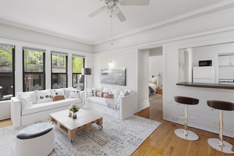 1-BR/1BA Living Area - 430-446 W. Diversey