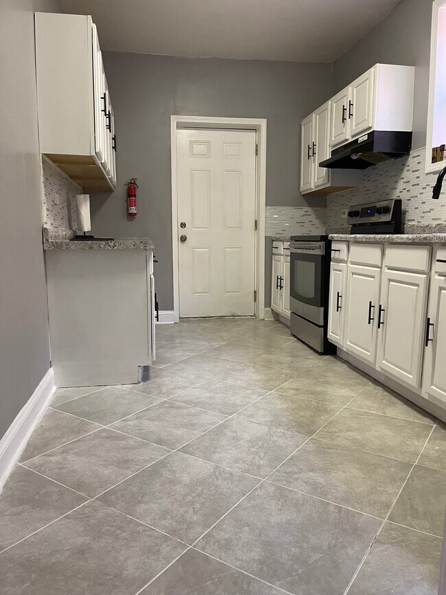 Building Photo - 8040 S Evans Ave