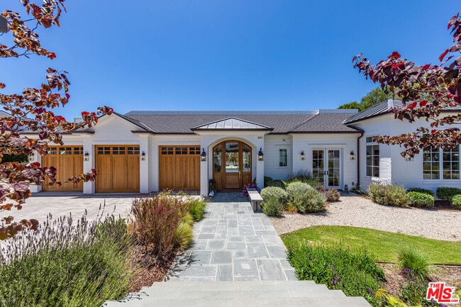 Building Photo - 6671 Dume Dr