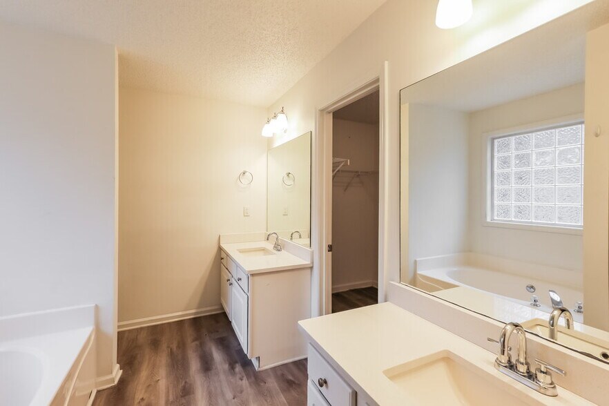 Building Photo - 173 Revolutionary Dr