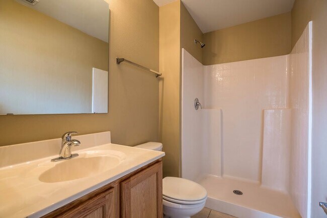 Building Photo - 2712 Whispering Trails Dr