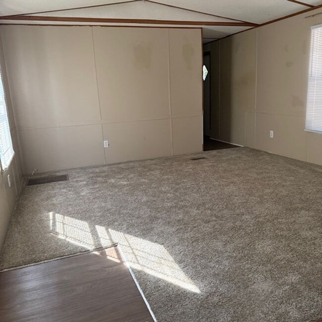 Building Photo - 2bedroom 1 bath Single Wide Mobile Home