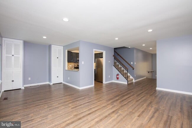 Building Photo - 322 Kings Croft Dr