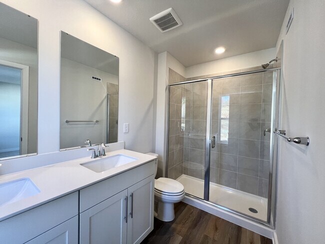 Building Photo - 529 Cooper St