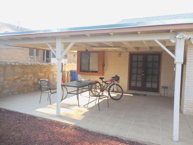 Building Photo - 11448 Lake Alice Dr