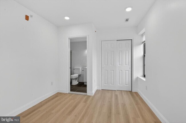 Building Photo - 712 N American St