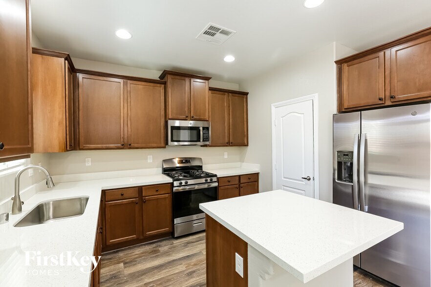 Building Photo - 6753 Crystal Run Ln