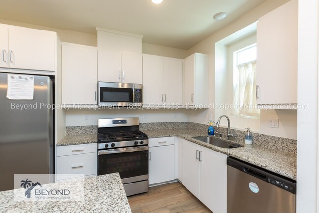 Building Photo - OTAY MESA !!!TRI LEVEL PERFECTION 2 BED/2....