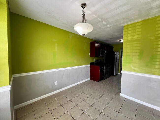 Building Photo - Beautiful Corner Lot Townhome in the heart...
