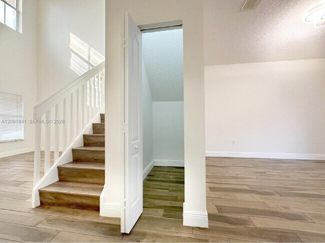 Building Photo - 202 Riverwalk Cir