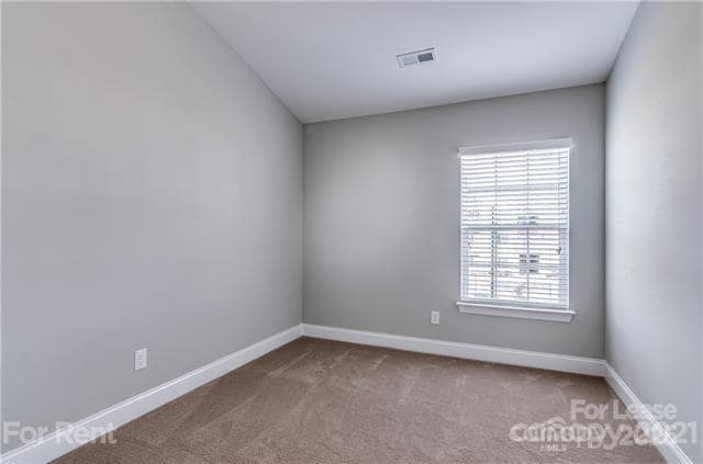 Building Photo - 362 Halton Crossing Dr SW