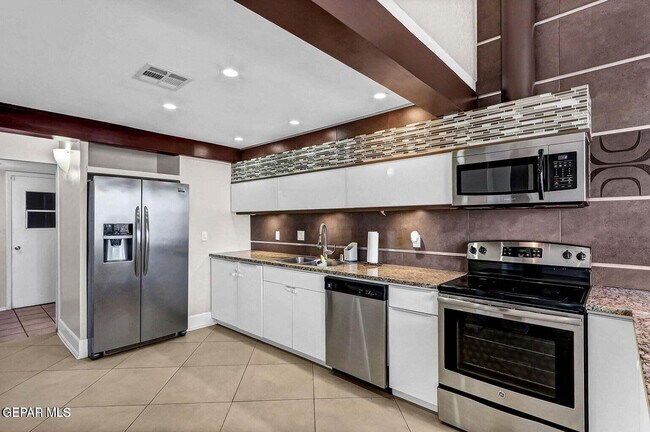 Building Photo - 6622 Dawn Dr