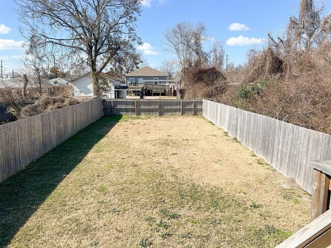 Building Photo - 3407 Sakowitz St