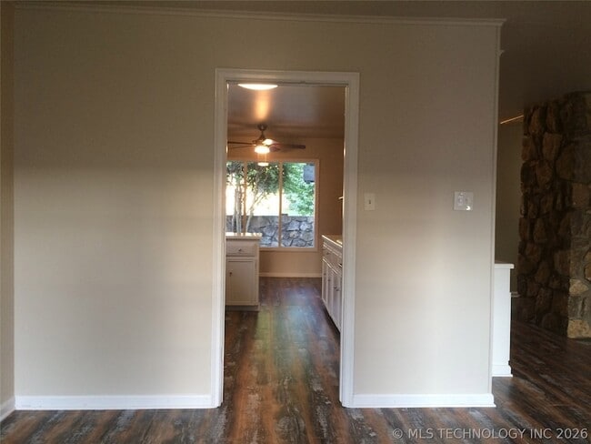 Building Photo - 4912 S Knoxville Pl