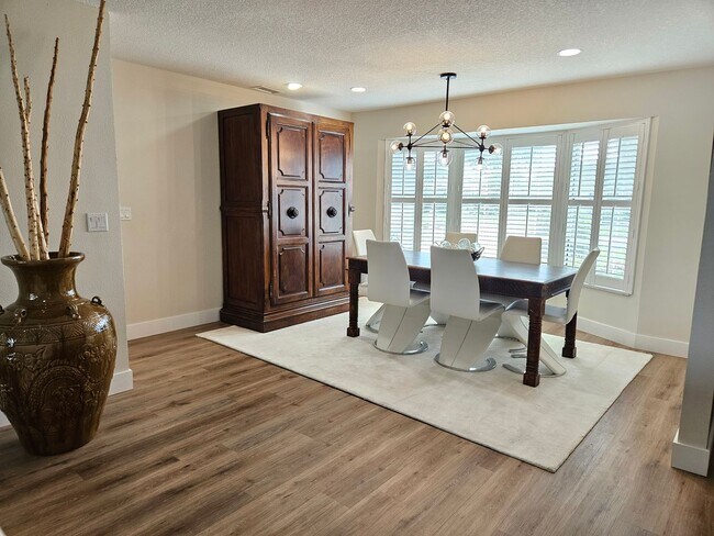 Building Photo - Annual Rental or 6+ month option - FURNISHED HEATED POOL HOME. Gorgeous 3 Bedroom, 3 Bath, 2 Car ...