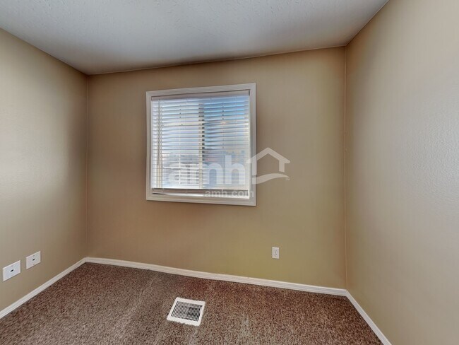 Building Photo - 2360 N Grey Hawk Ave