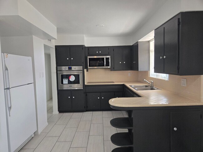 Building Photo - Cozy 3 bed, 2 bath home in Phoenix, No HOA!