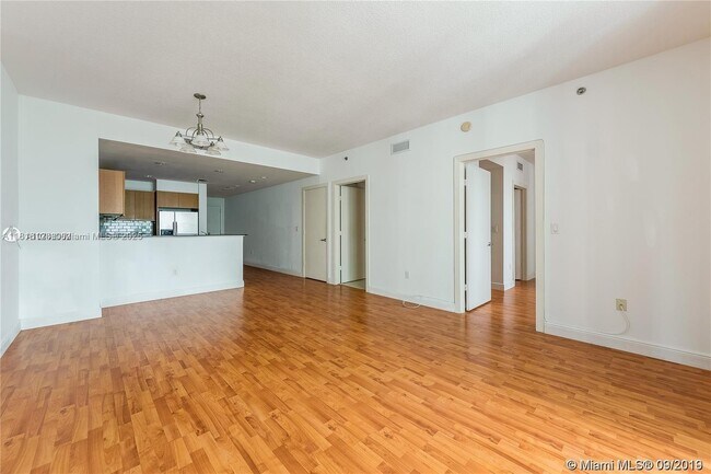 Building Photo - 1060 Brickell Ave